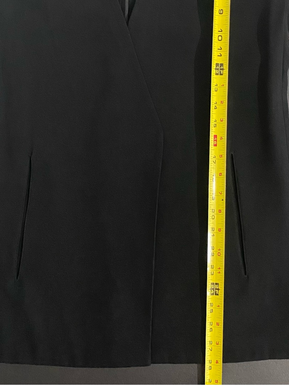 Aritzia Babaton 90s Power Hip Long Black Blazer 10 Ruched Sleeve Elevated Basic - Picture 13 of 16